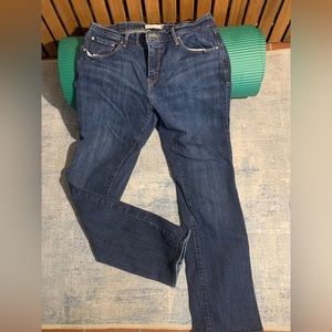 WOMENS LEVIS 505 STRAIGHT LEG JEANS. SIZE 29